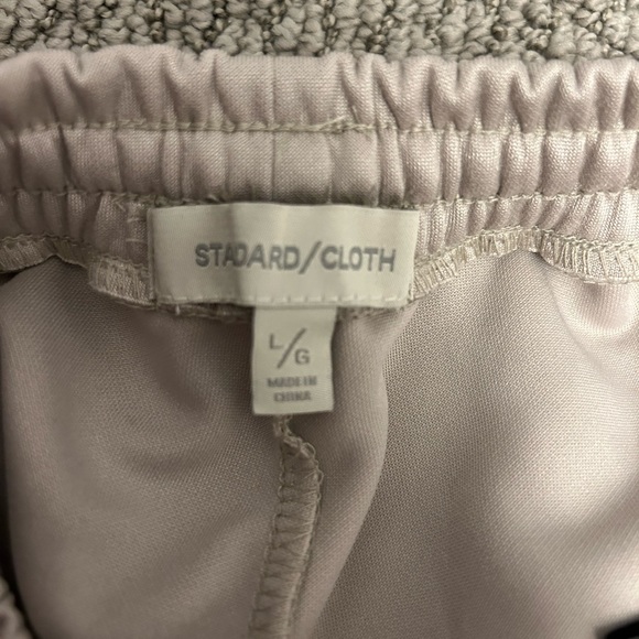 NEVER WORN Urban Outfitters shorts - Picture 2 of 3